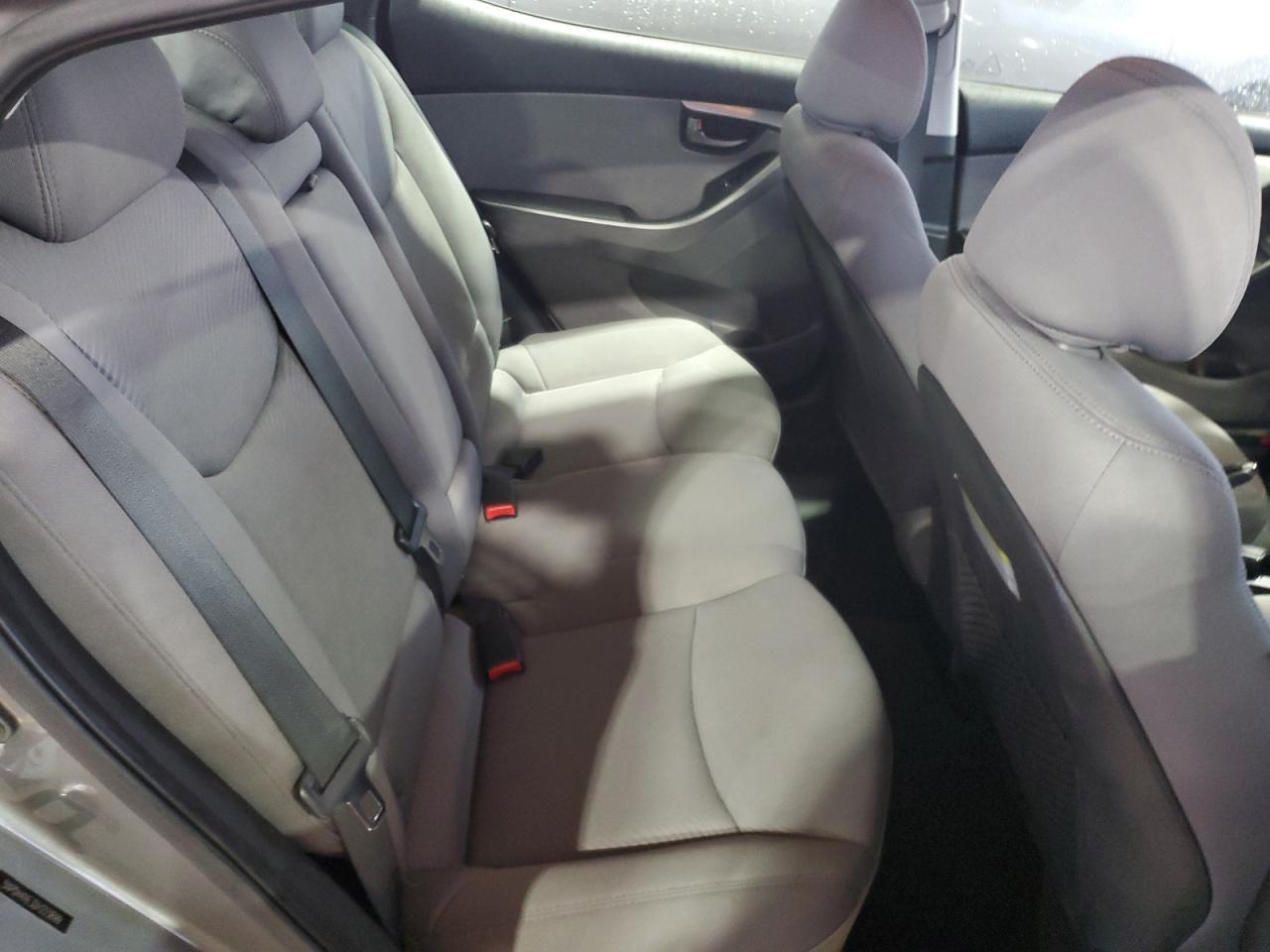 2013 Hyundai Elantra - Image 10