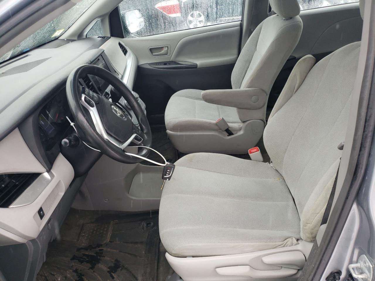 2015 Toyota Sienna - Image 7