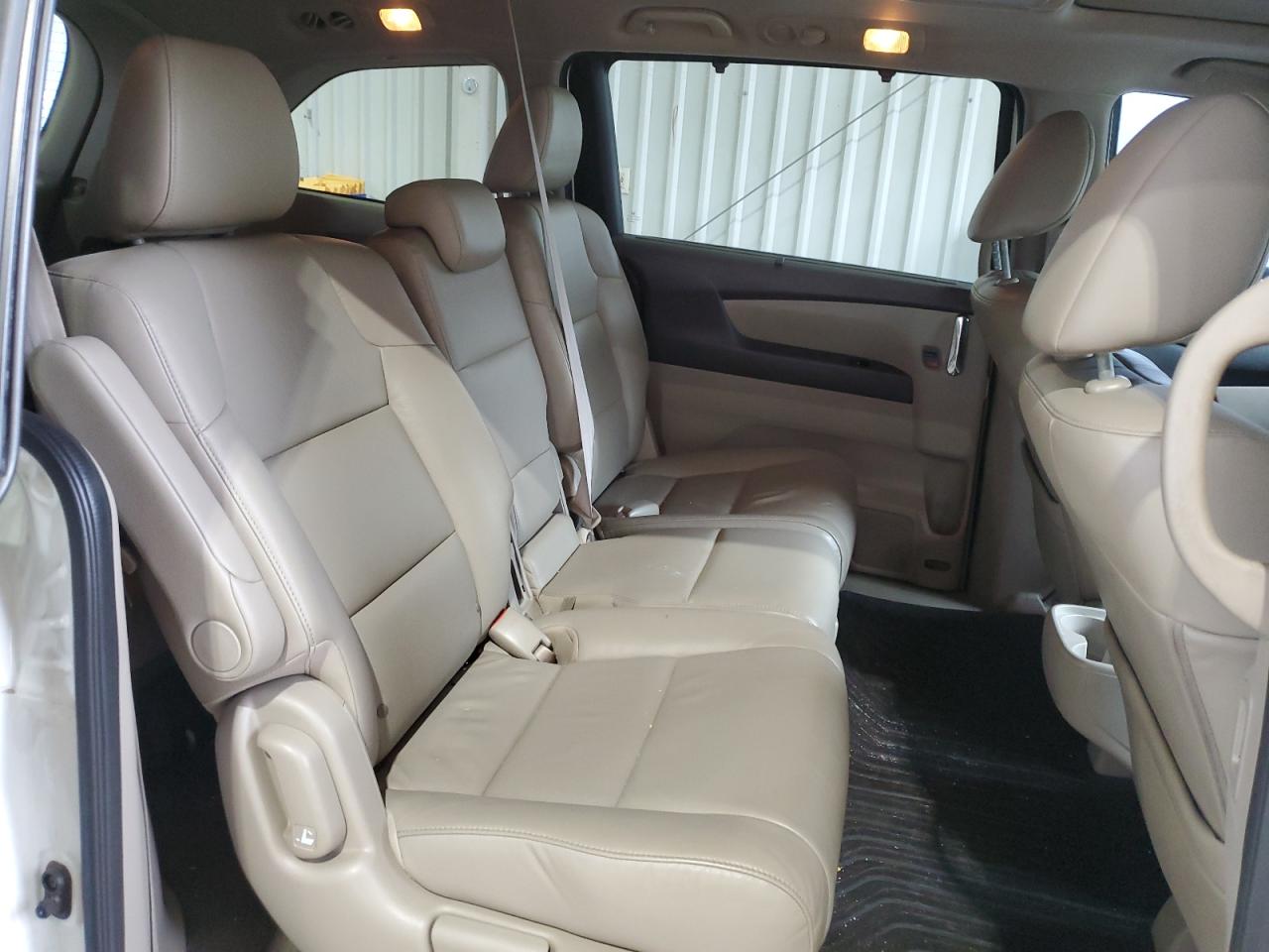 2015 Honda Odyssey - Image 11
