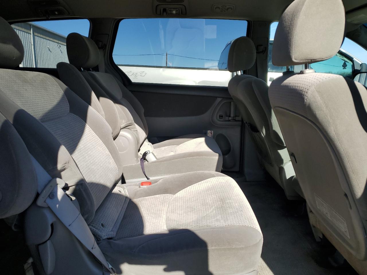 2006 Toyota Sienna - Image 11
