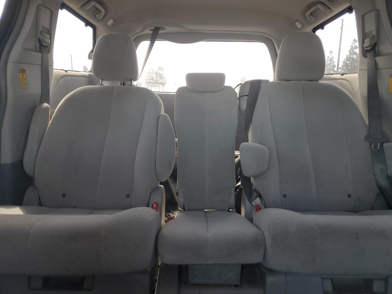 2014 Toyota Sienna - Image 10