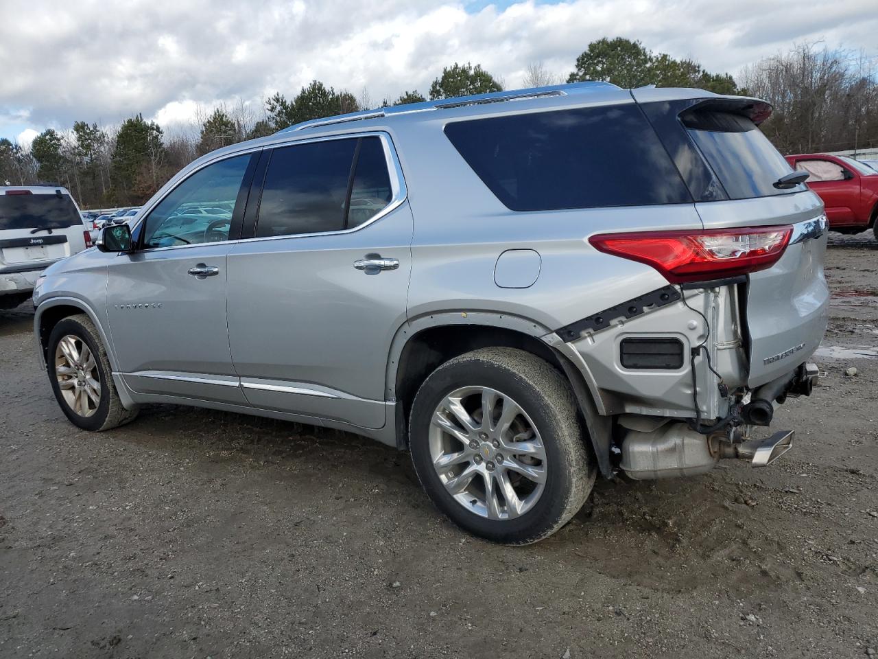 2020 Chevrolet Traverse - Image 2