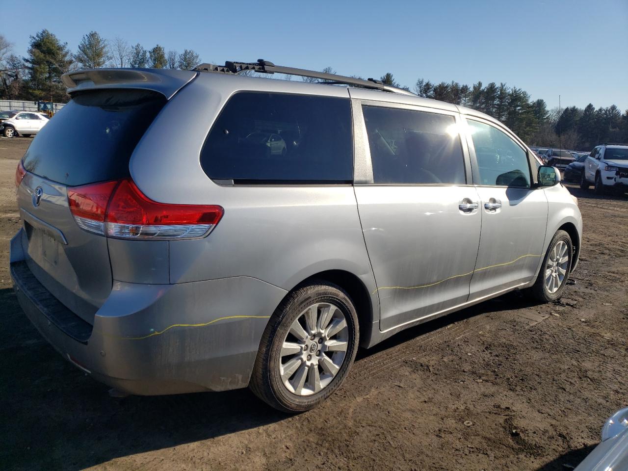 2013 Toyota Sienna - Image 3