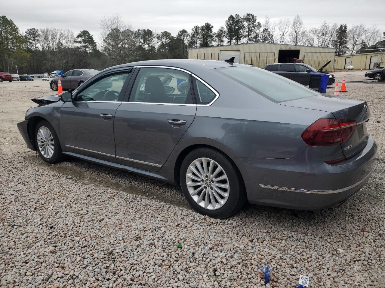 2017 Volkswagen Passat - Image 2