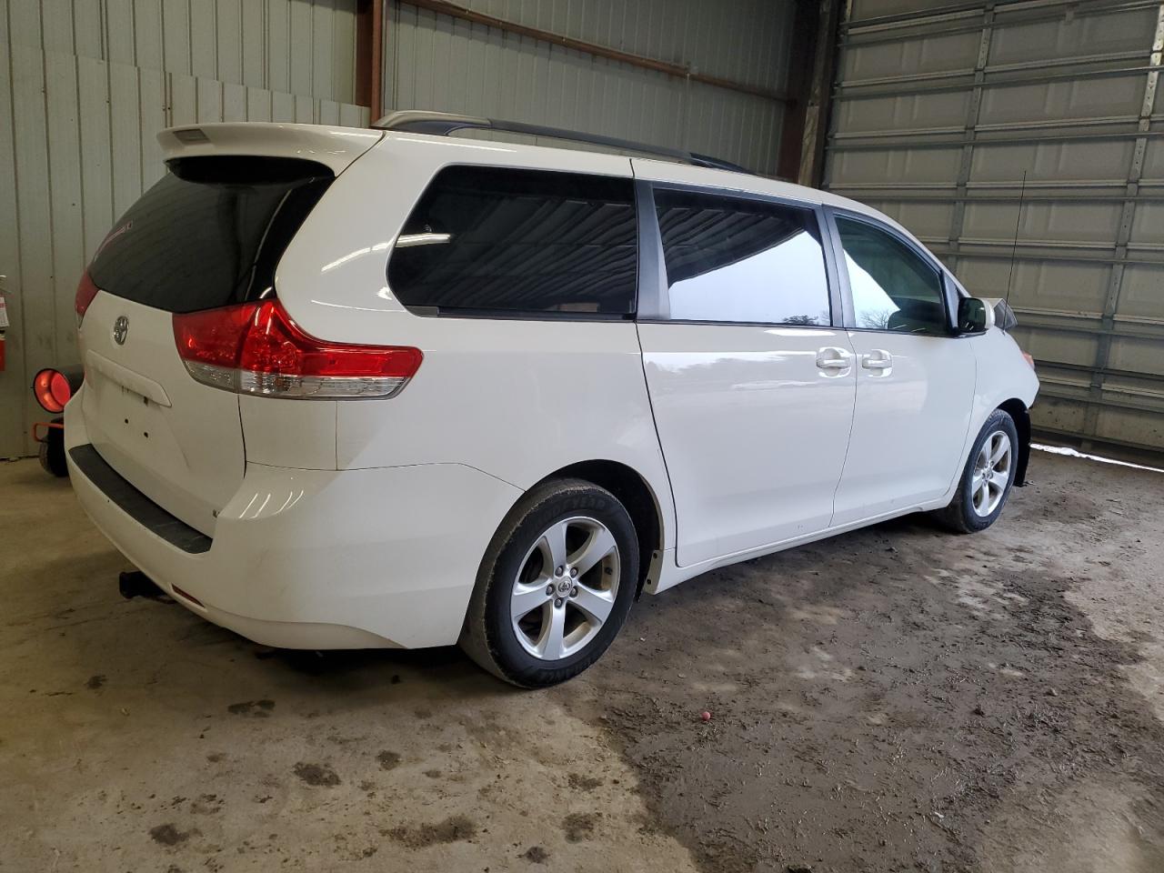 2012 Toyota Sienna - Image 3
