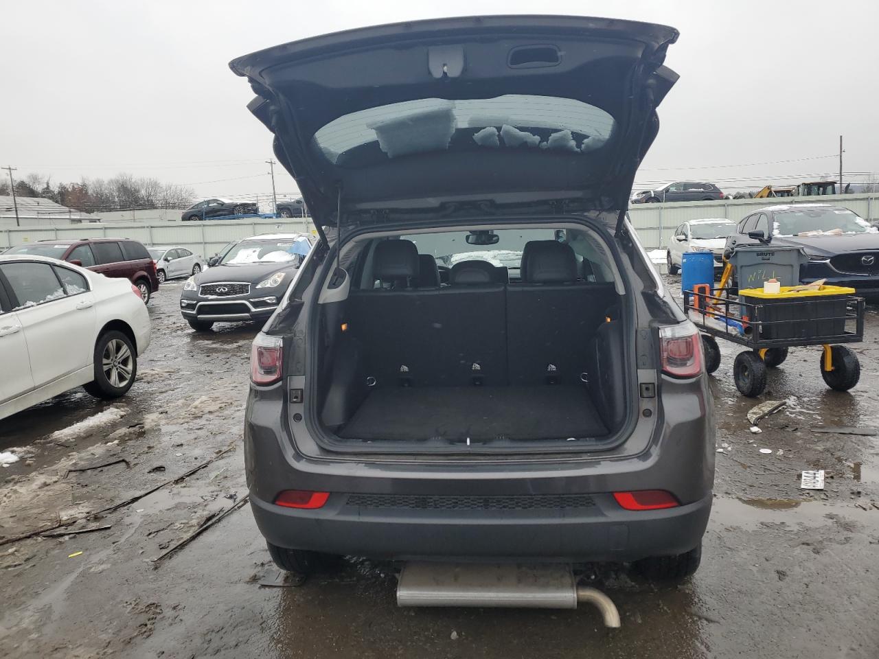 2022 Jeep Compass - Image 6