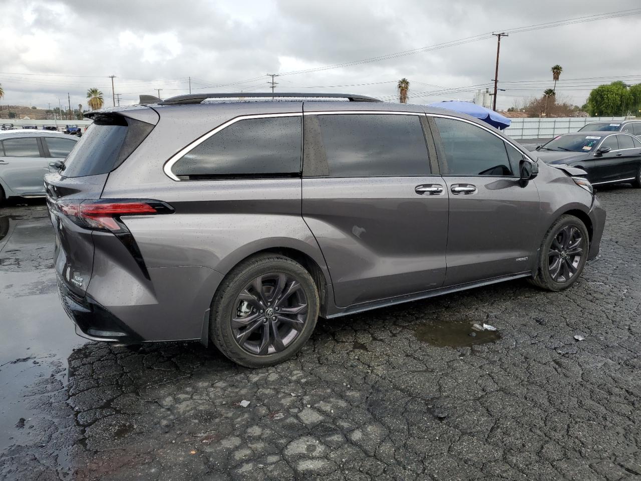 2021 Toyota Sienna - Image 3