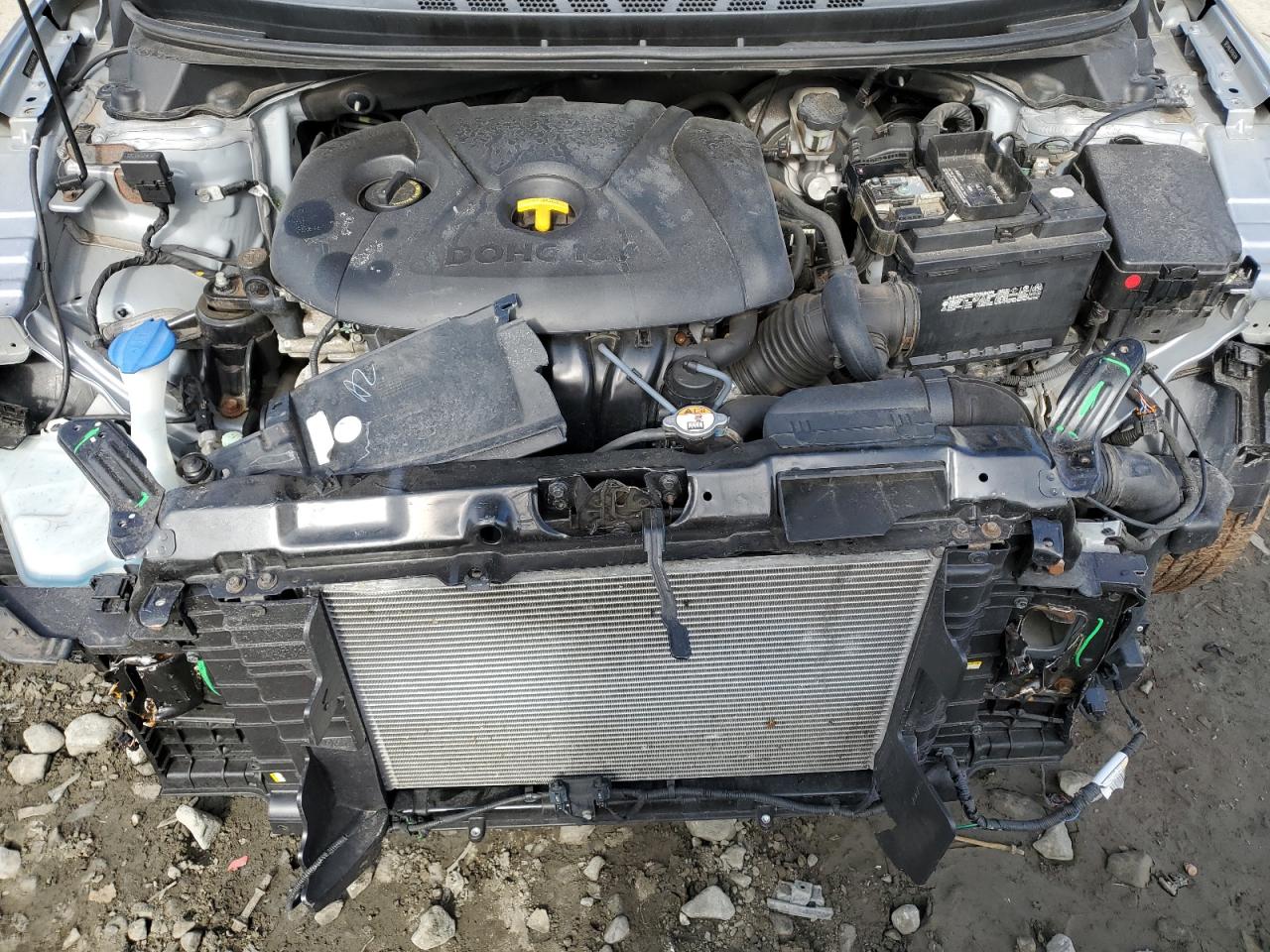 2016 Hyundai Elantra - Image 11