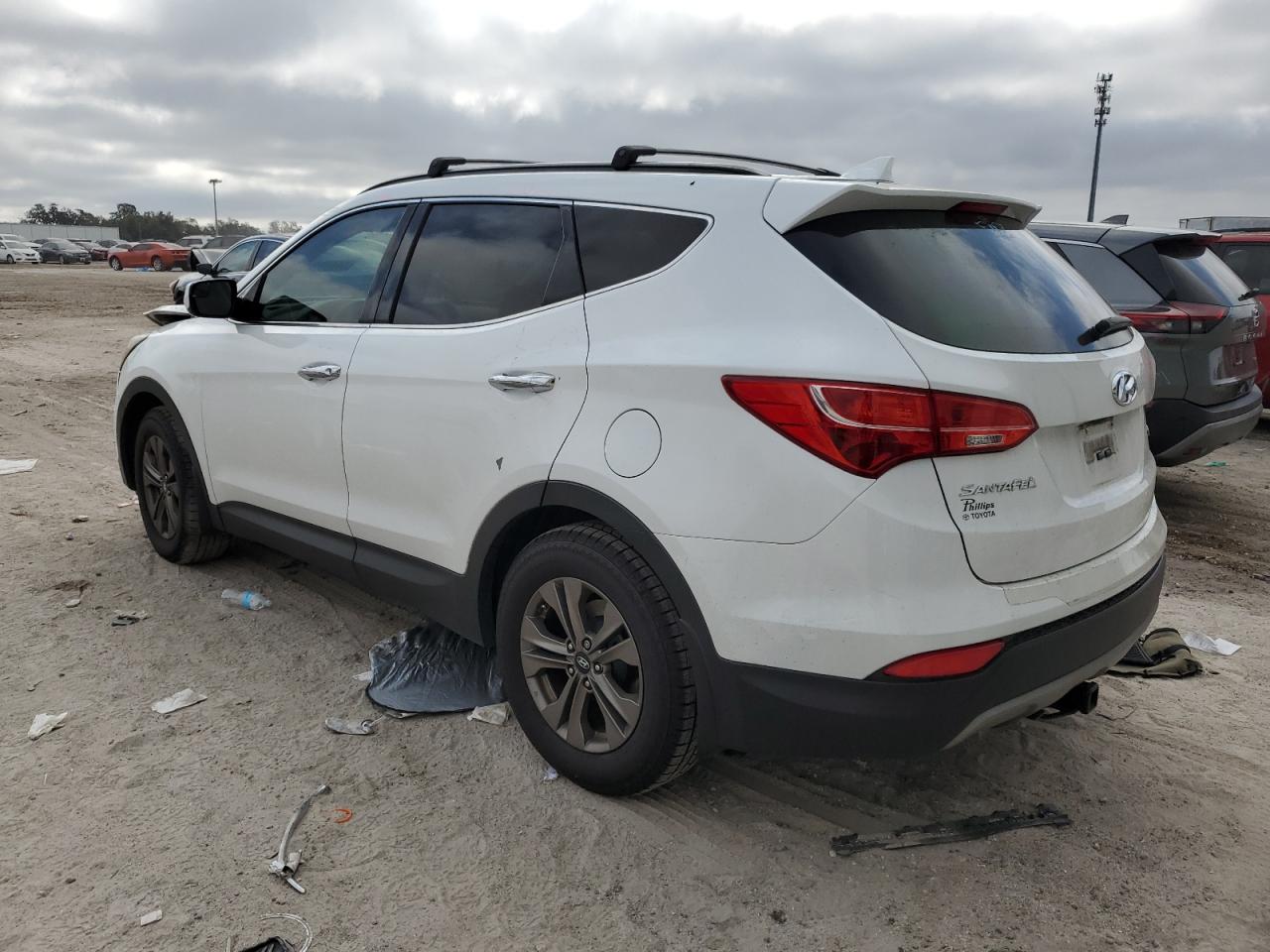 2016 Hyundai Santa Fe - Image 2