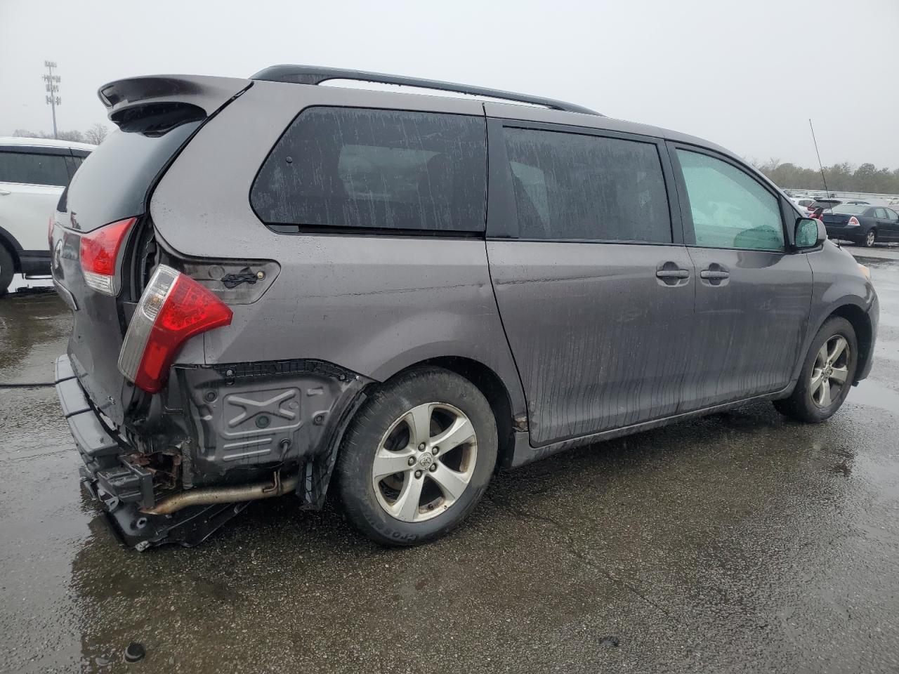 2012 Toyota Sienna - Image 3