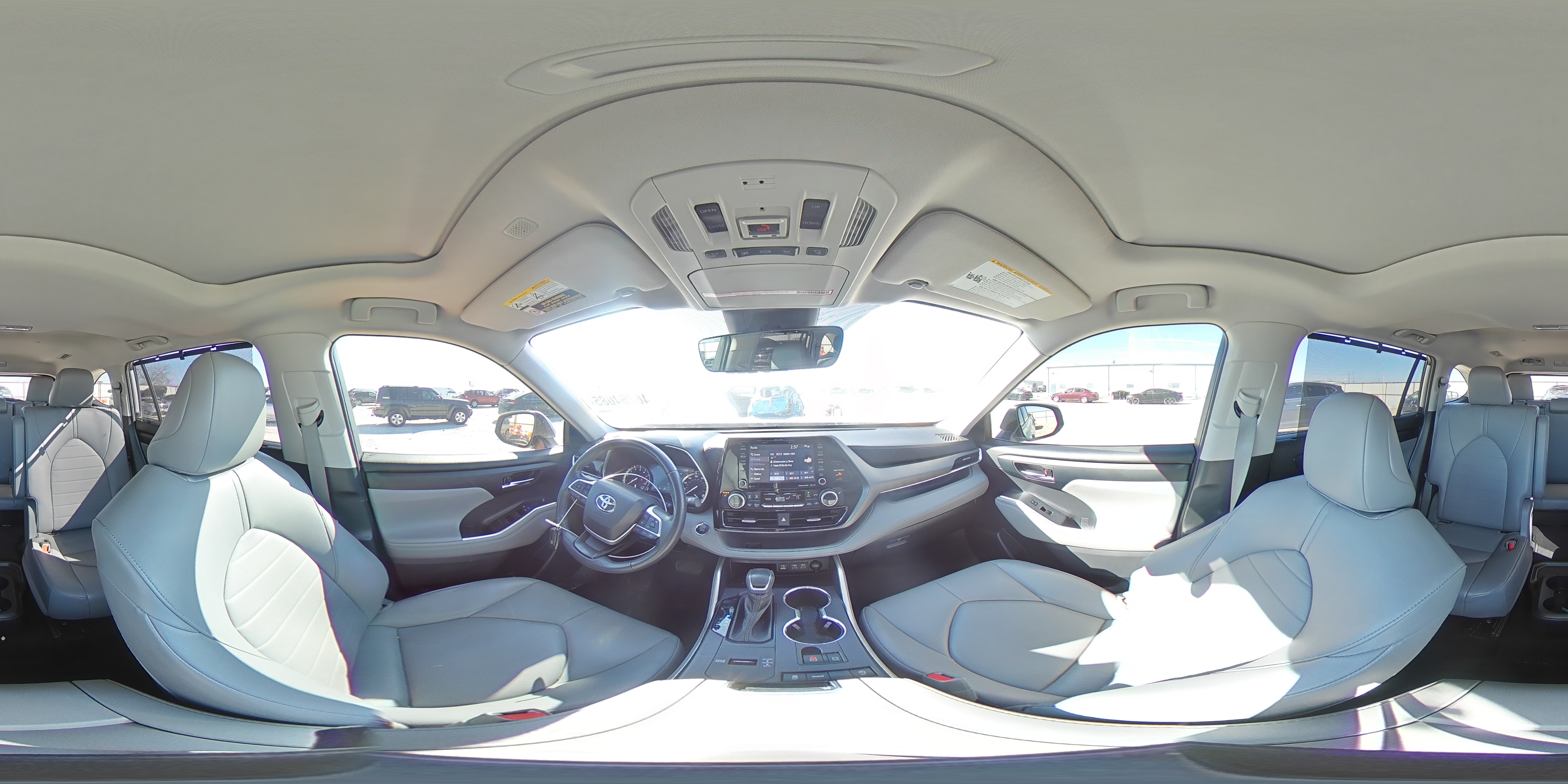 2022 Toyota Highlander - Image 14