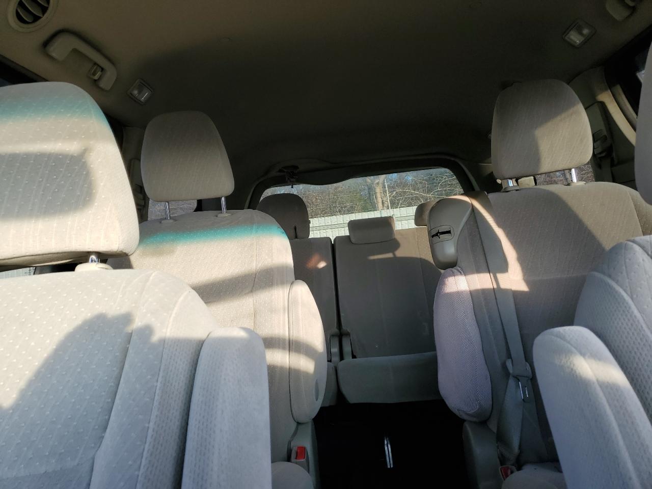 2016 Toyota Sienna - Image 10
