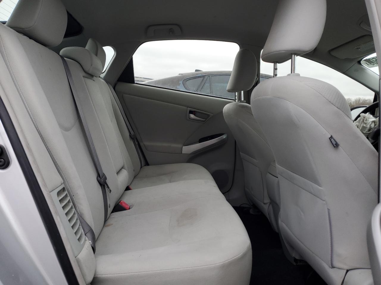 2012 Toyota Prius - Image 10