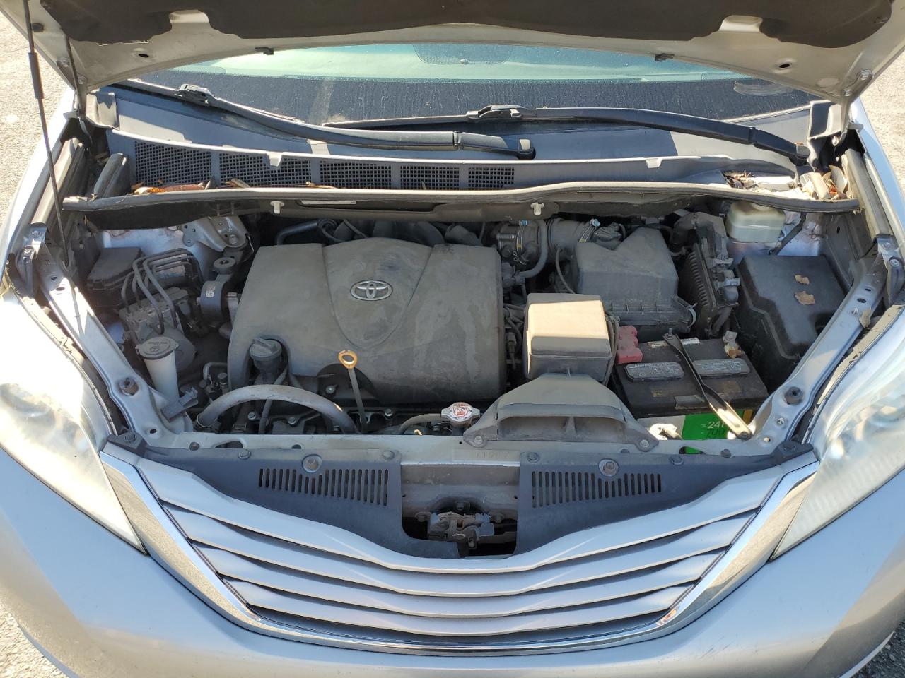 2017 Toyota Sienna - Image 14