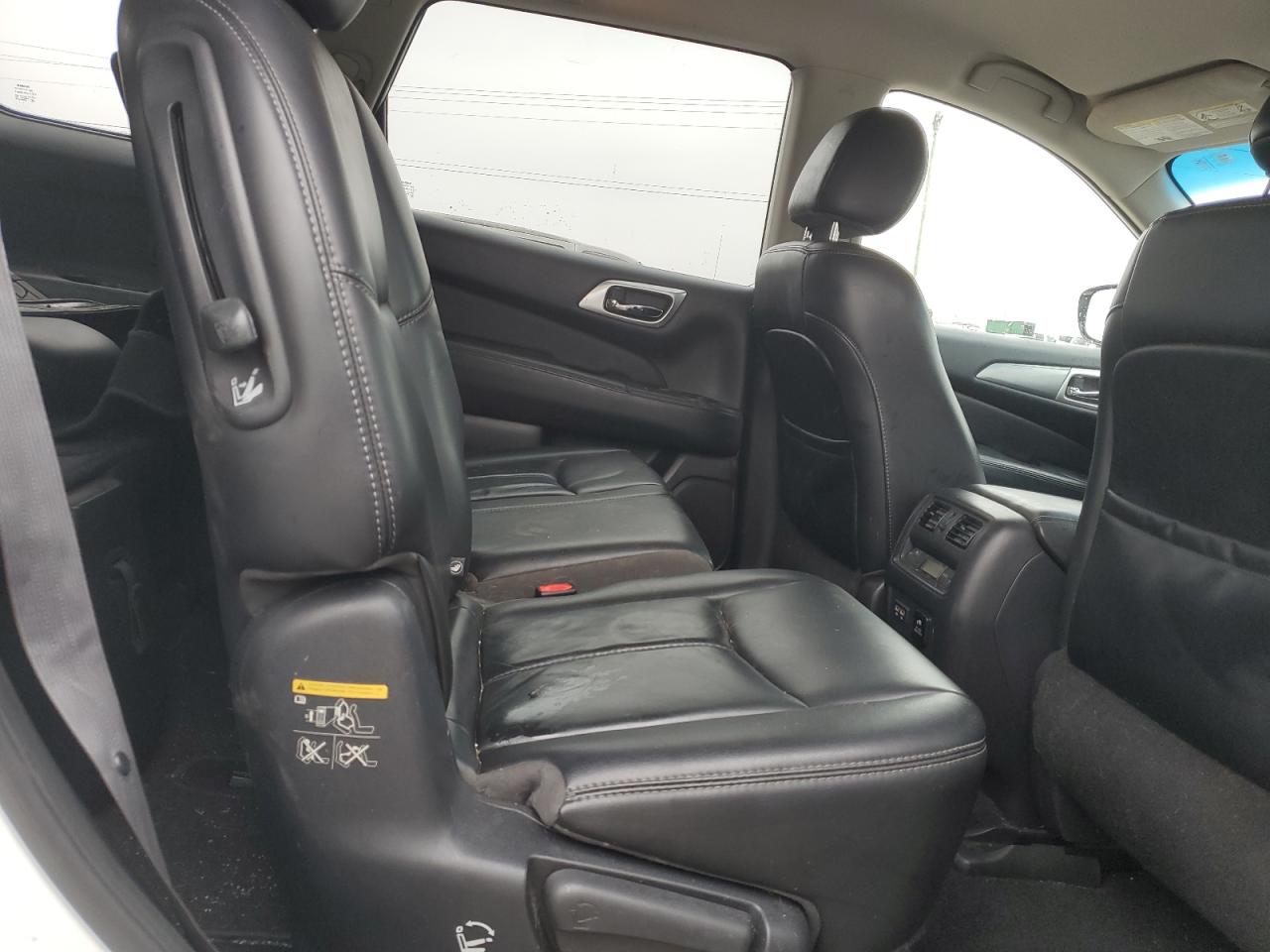 2017 Nissan Pathfinder - Image 11