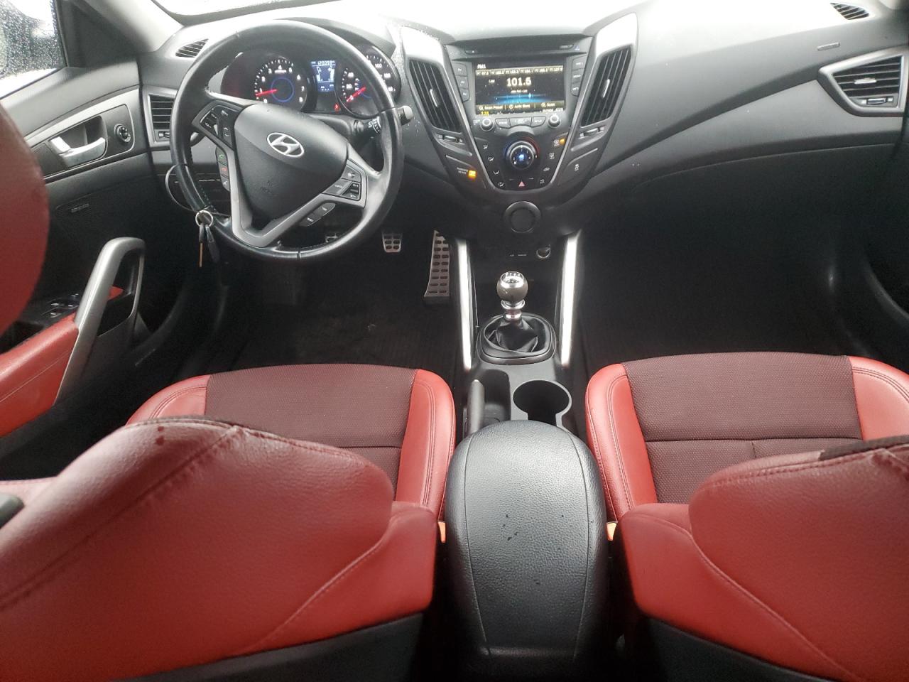 2015 Hyundai Veloster - Image 8