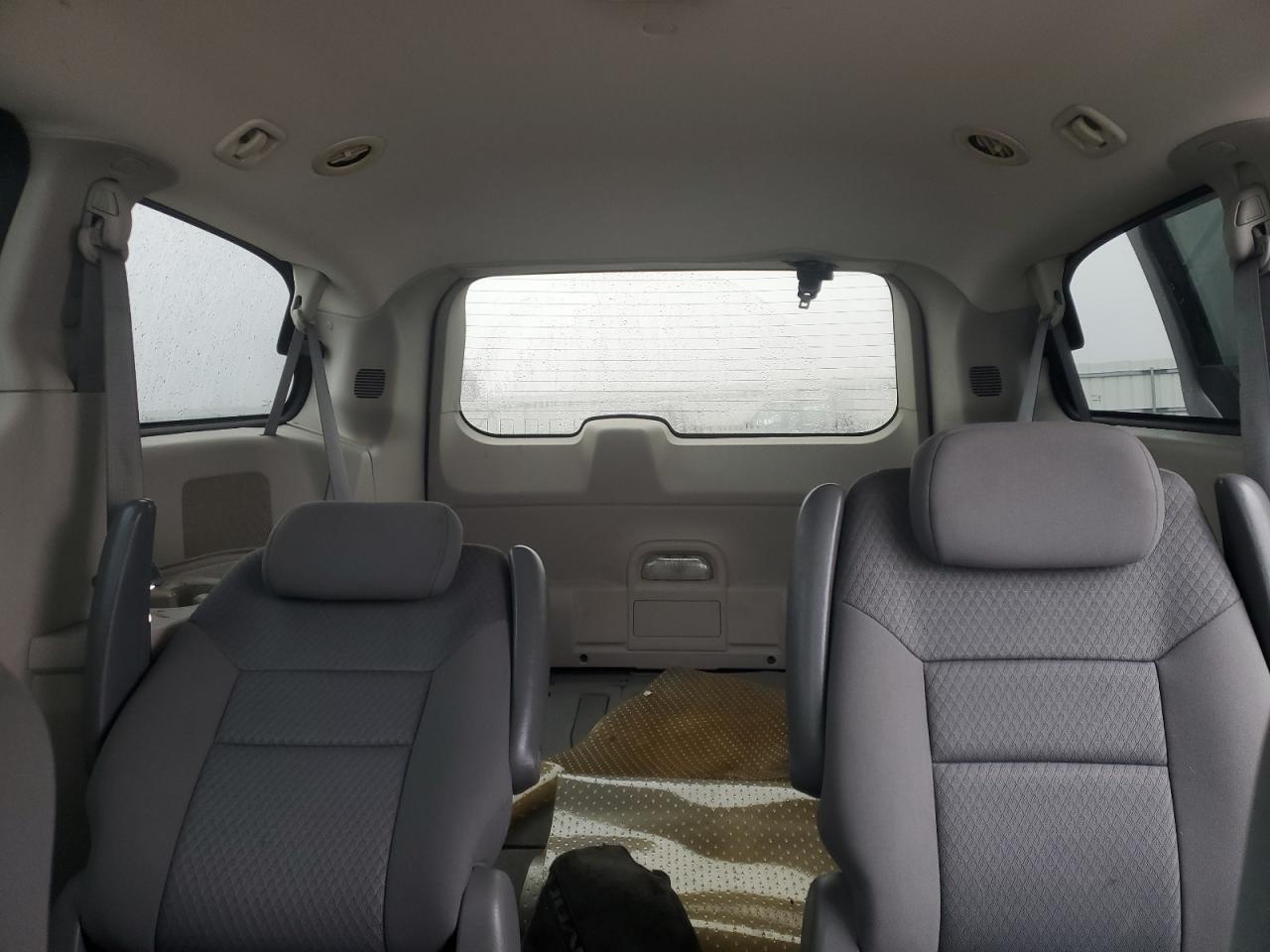 2010 Dodge Caravan - Image 10