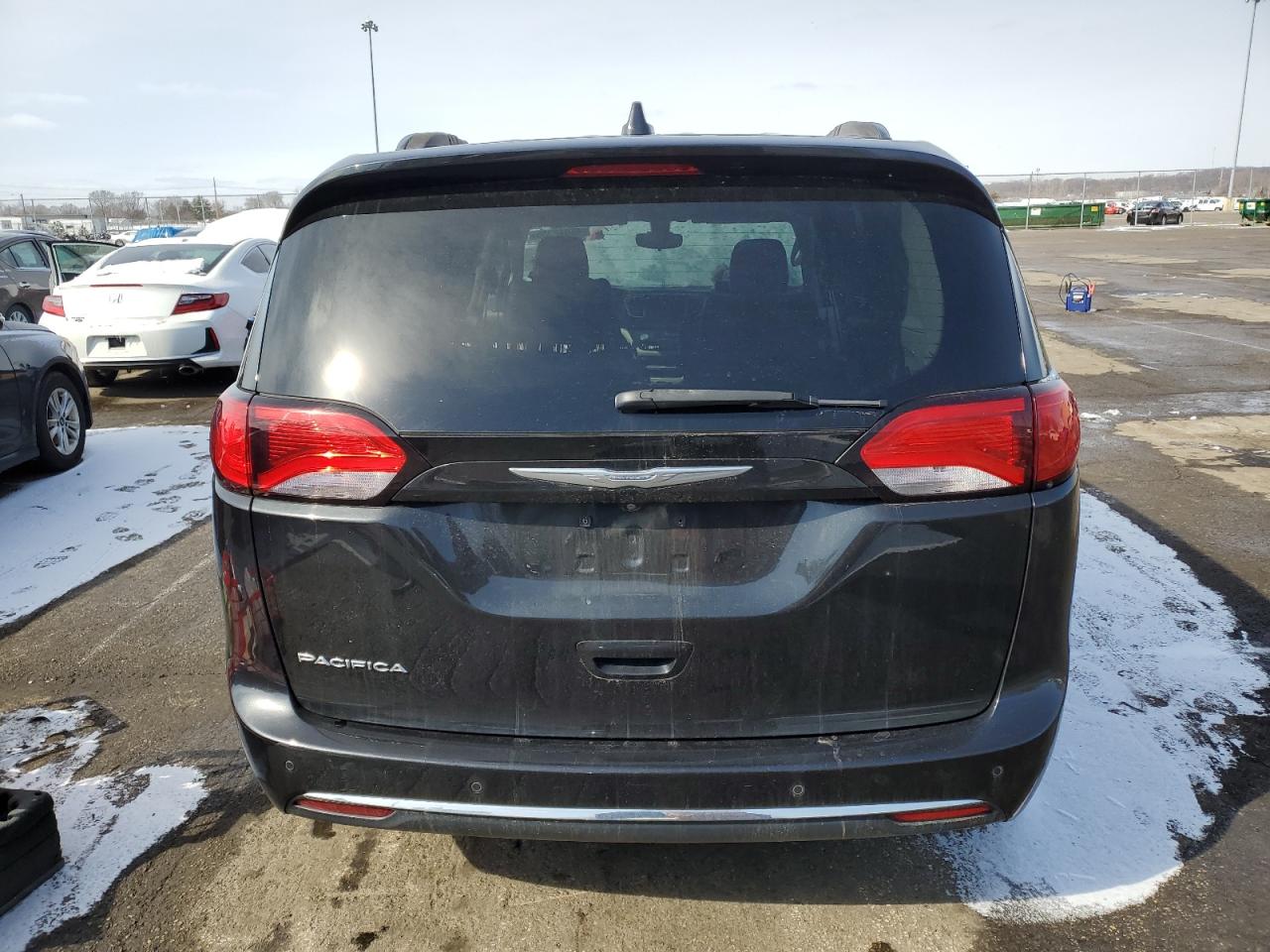 2017 Chrysler Pacifica - Image 6