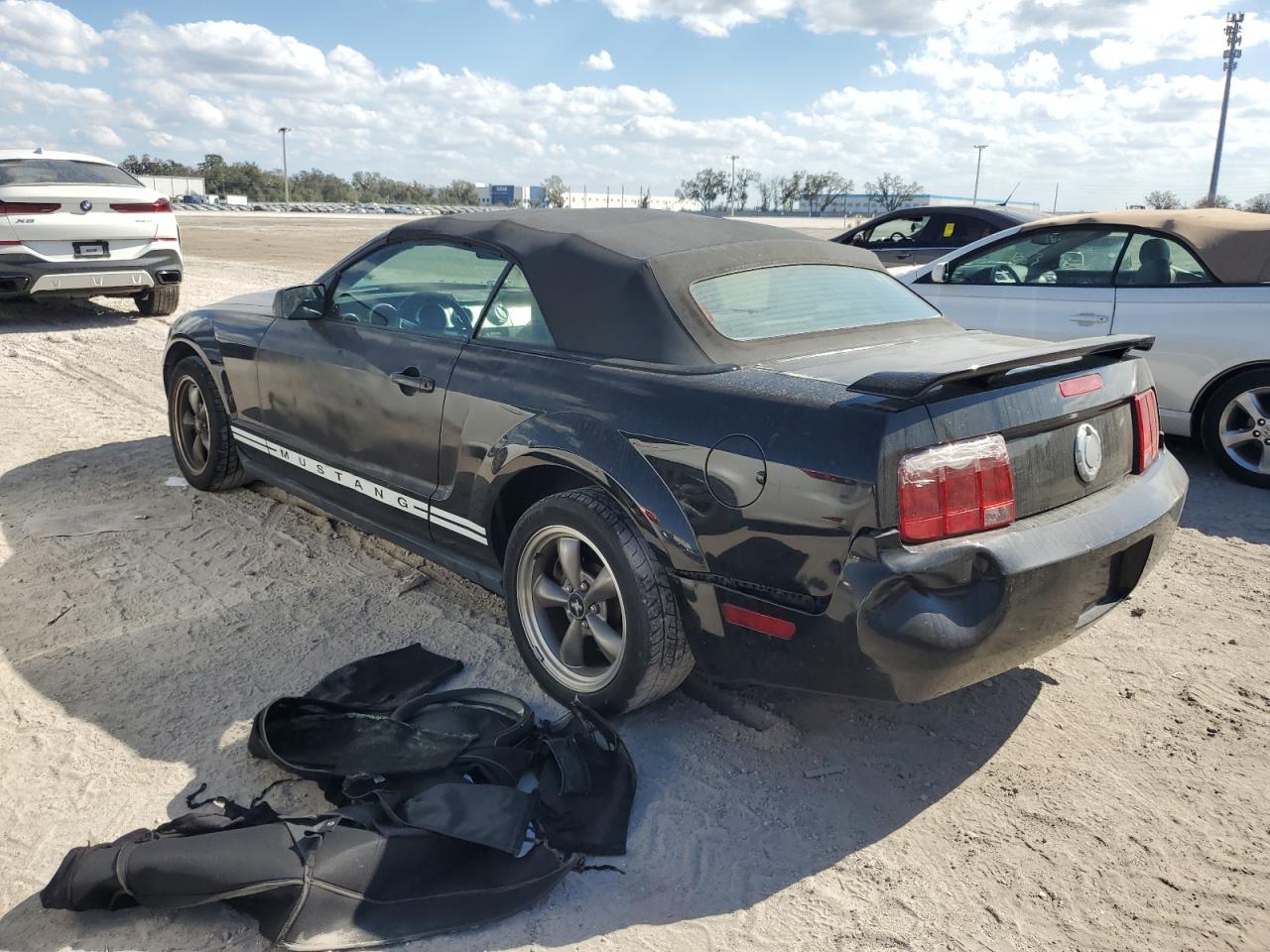 2005 Ford Mustang - Image 2