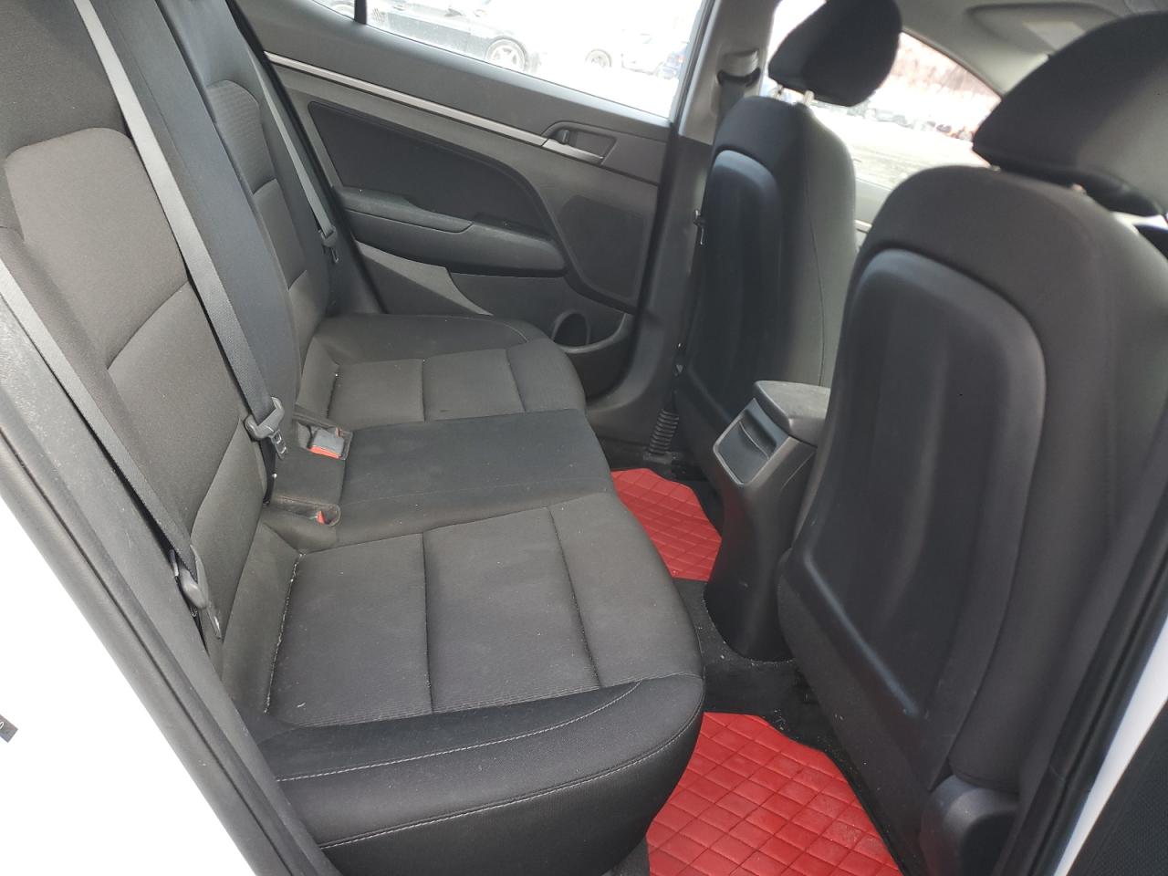 2018 Hyundai Elantra - Image 10