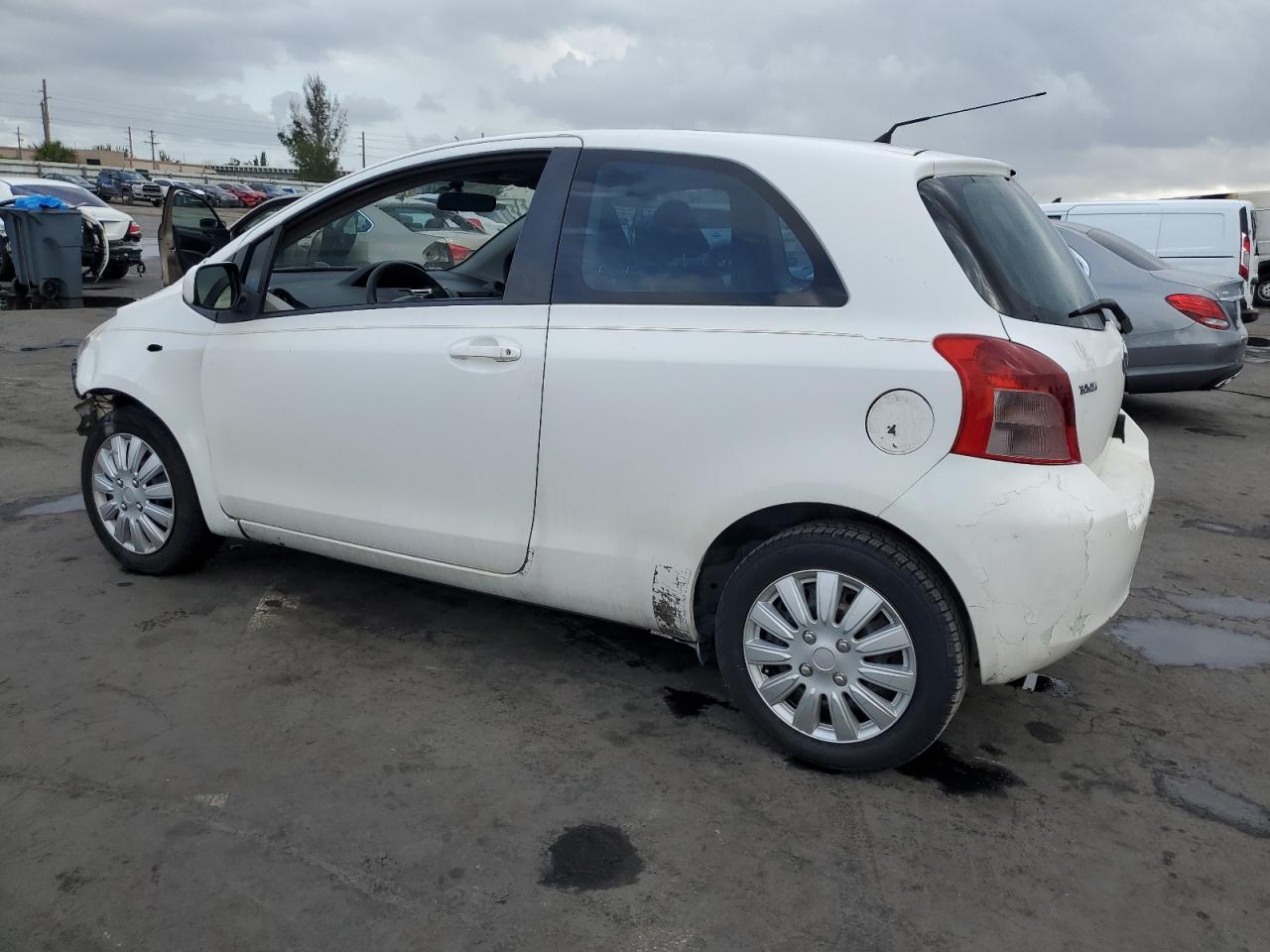 2008 Toyota Yaris - Image 2