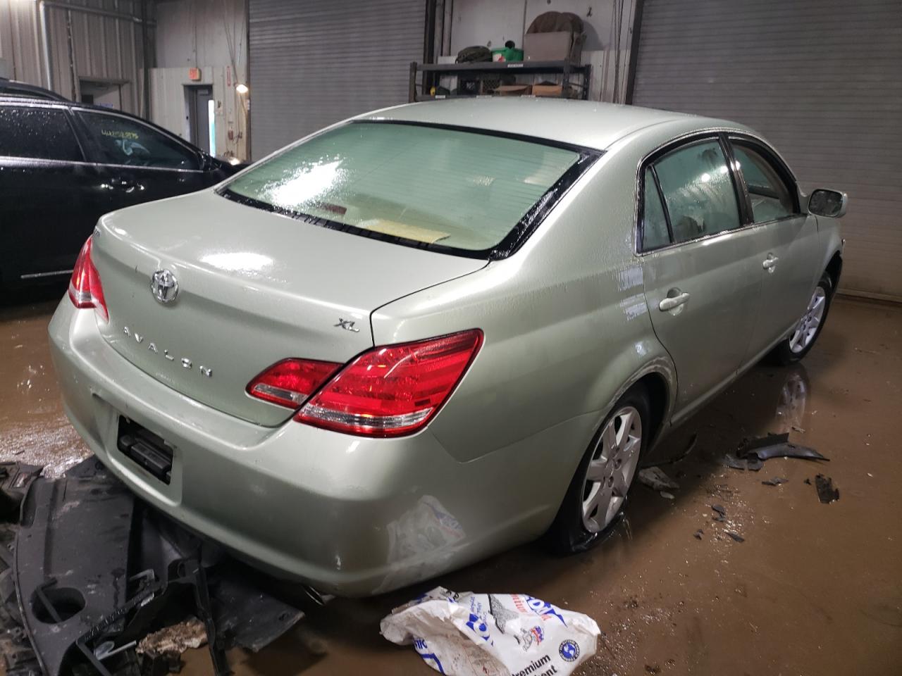 2005 Toyota Avalon - Image 3