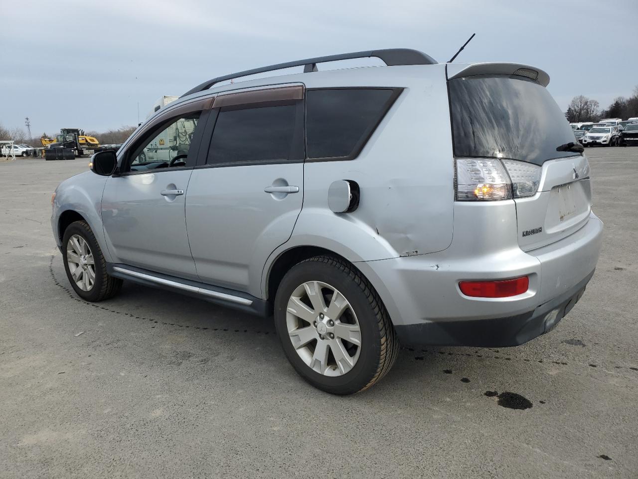 2012 Mitsubishi Outlander - Image 2