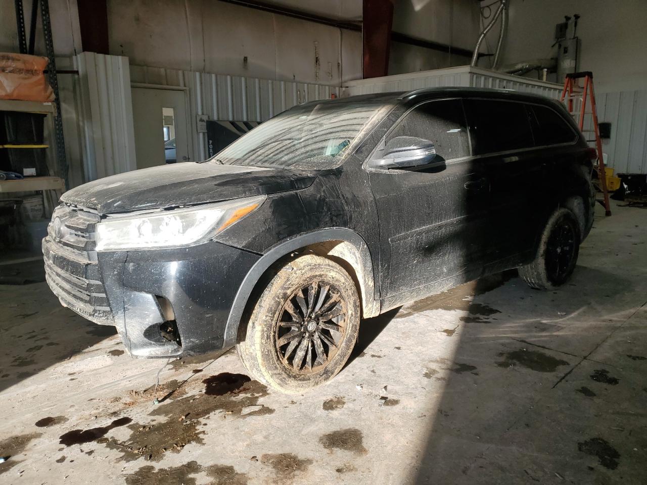 2017 Toyota Highlander - Image 1