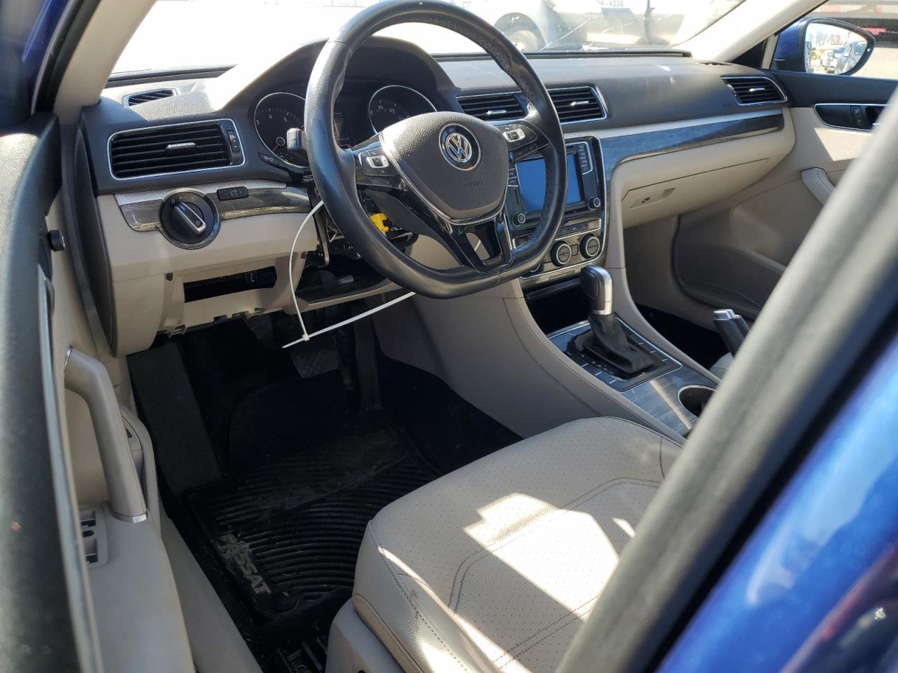 2016 Volkswagen Passat - Image 8