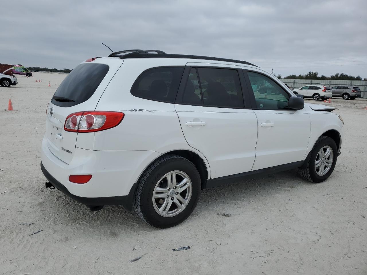 2011 Hyundai Santa Fe - Image 3