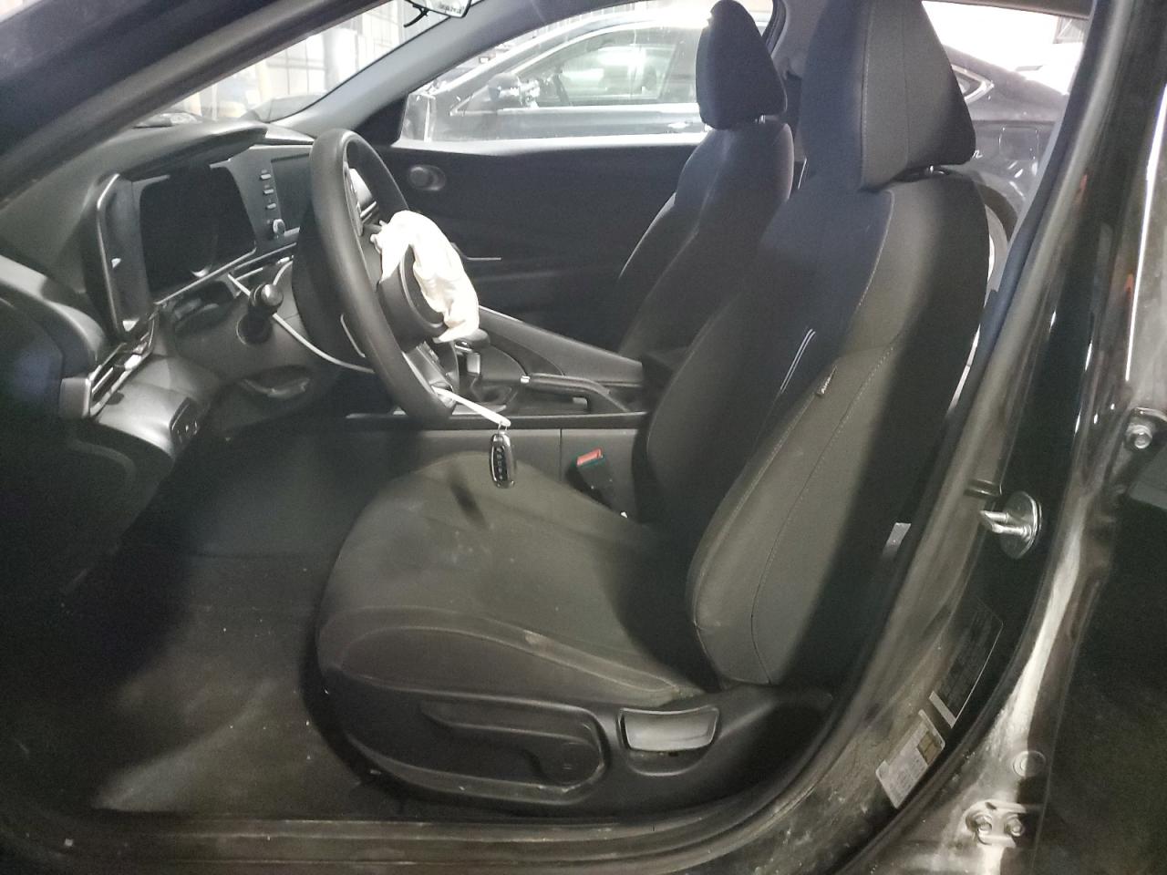 2023 Hyundai Elantra - Image 7