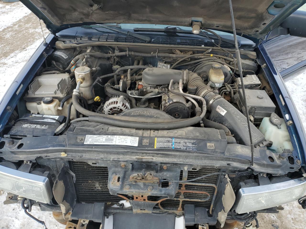 2002 Chevrolet S-10 Pickup - Image 11