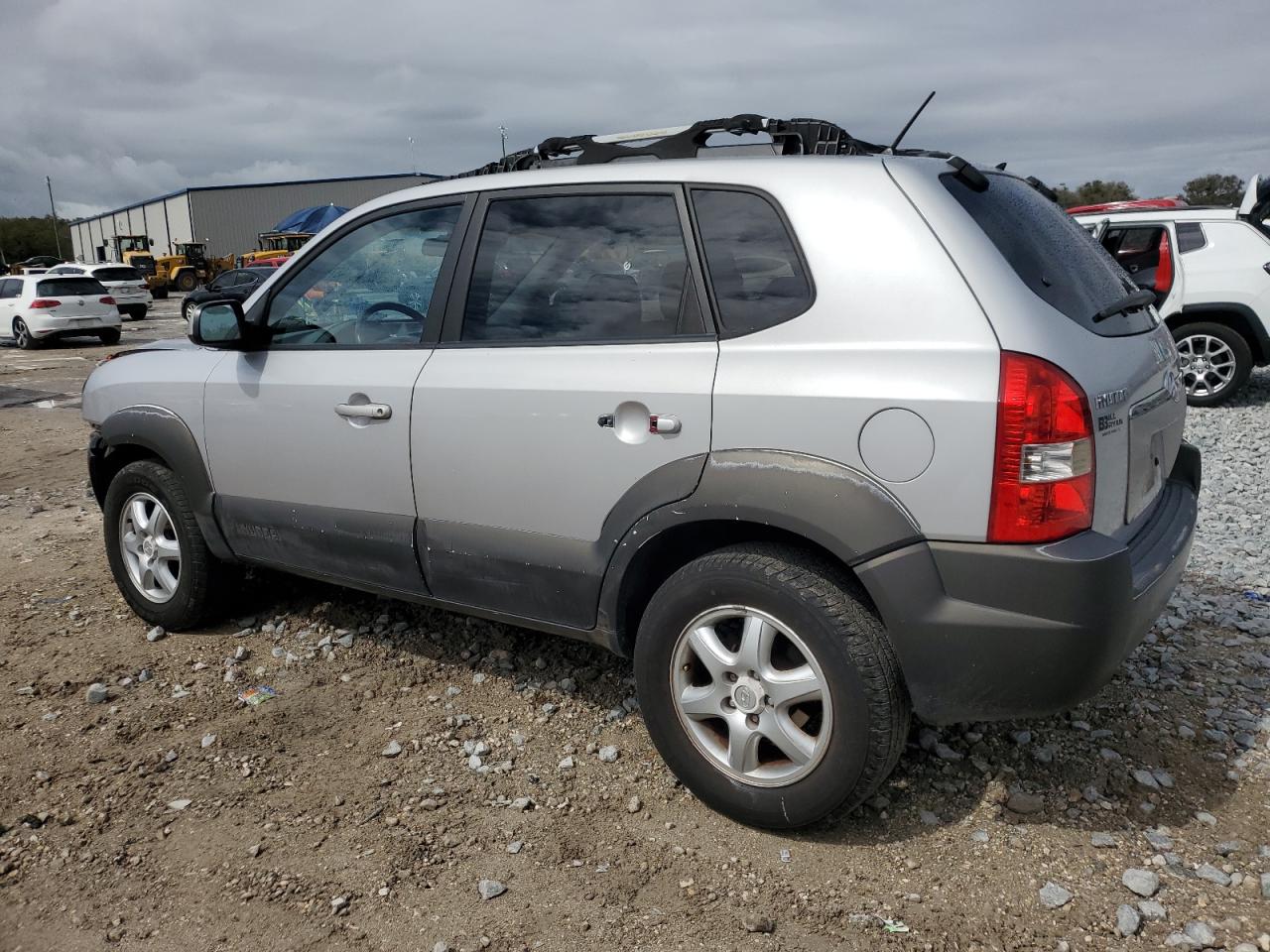 2005 Hyundai Tucson - Image 2