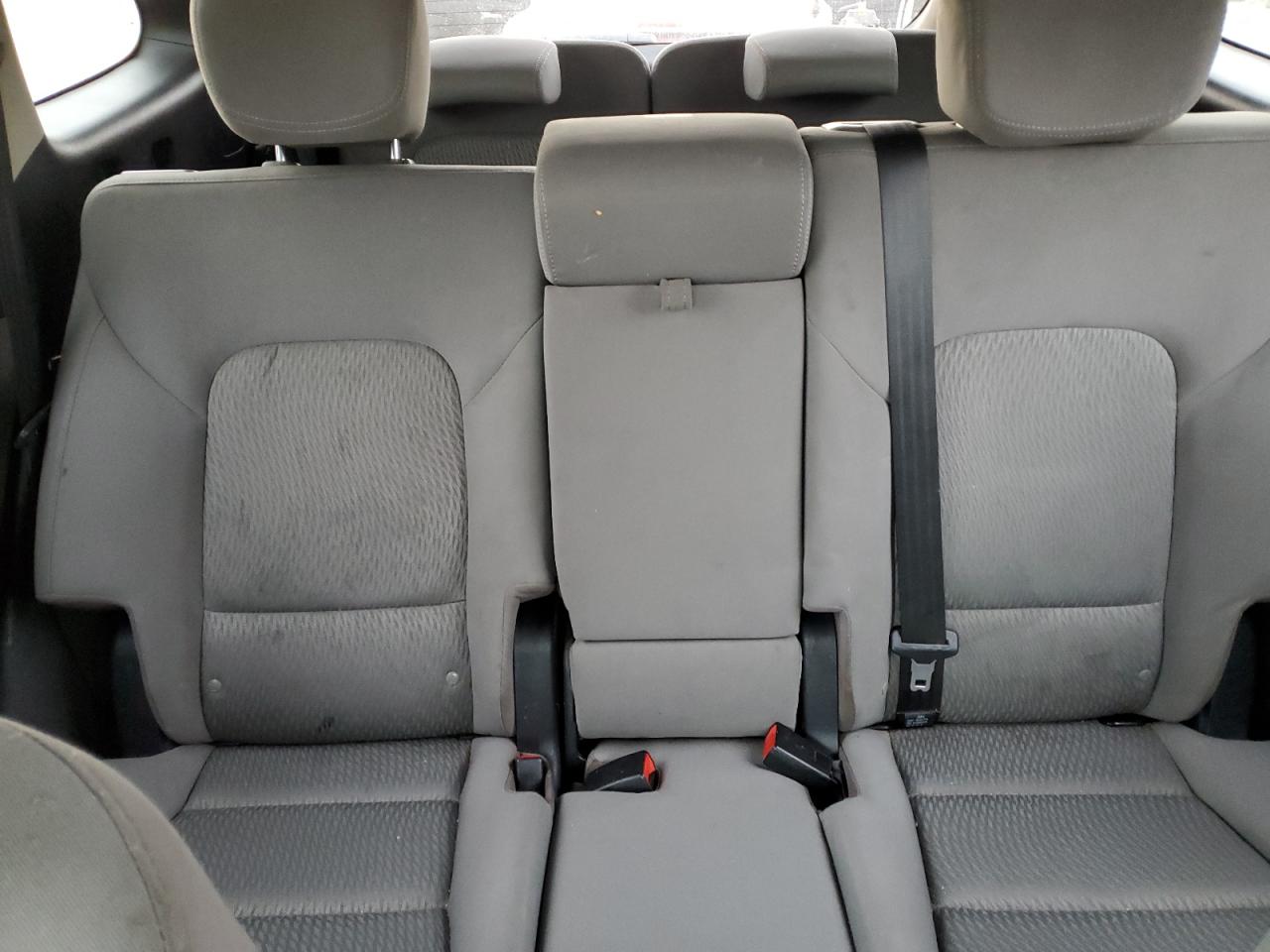 2017 Hyundai Santa Fe - Image 10