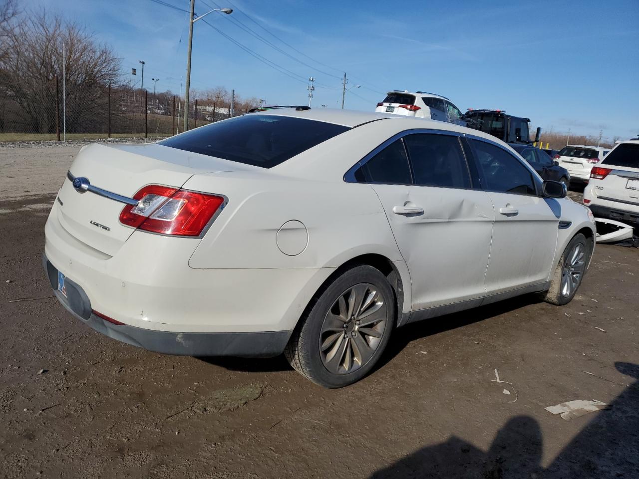 2010 Ford Taurus - Image 3