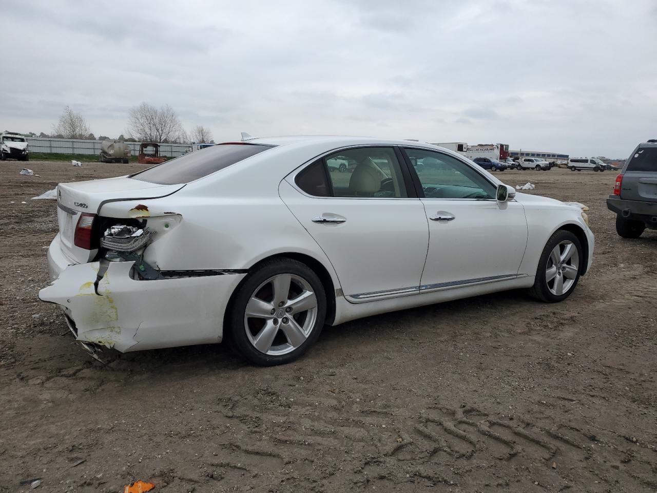 2011 Lexus LS - Image 3