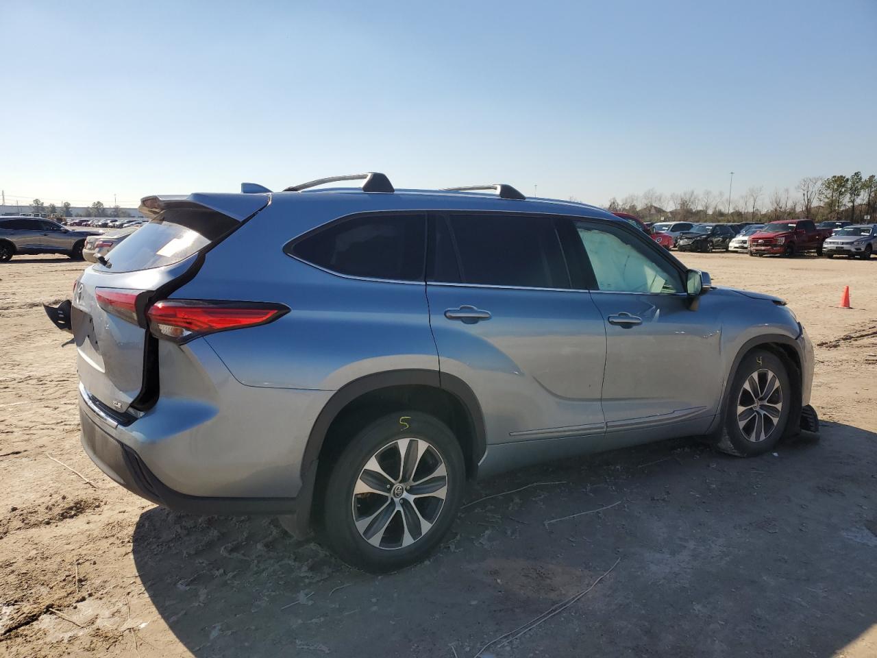 2020 Toyota Highlander - Image 3