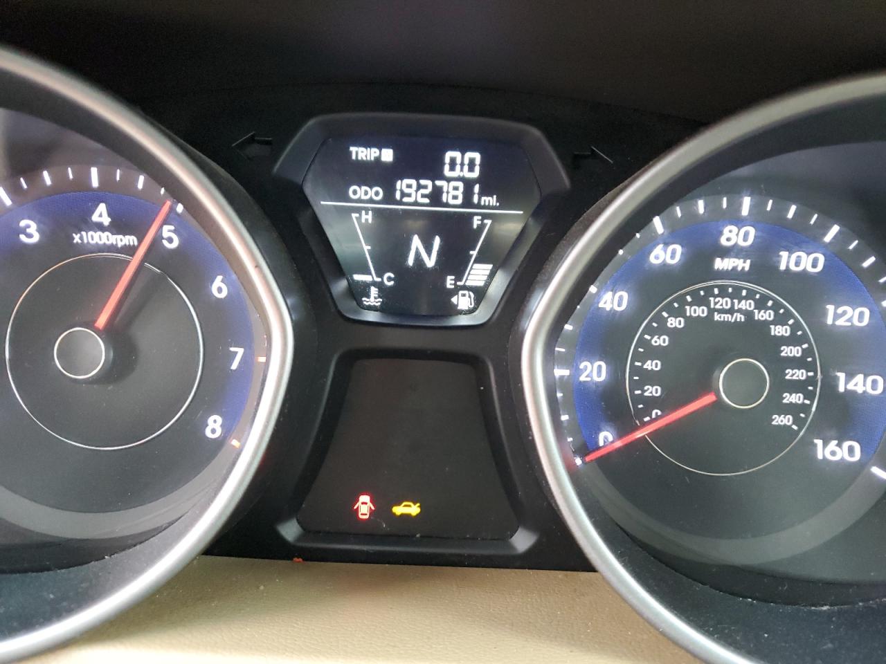 2013 Hyundai Elantra - Image 9