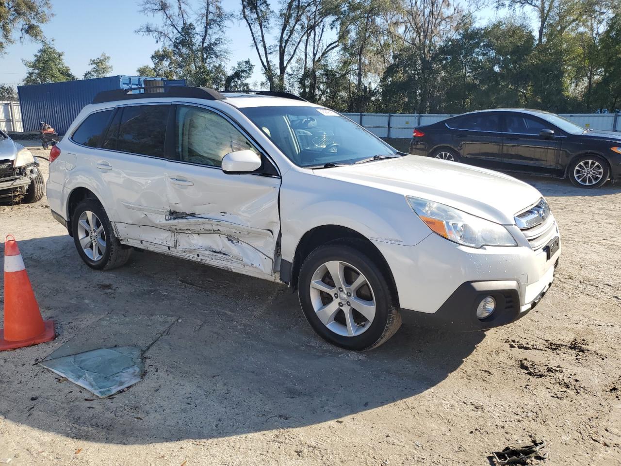 2014 Subaru Outback - Image 4