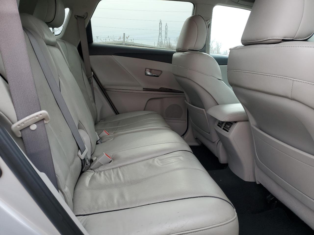 2010 Toyota Venza - Image 11