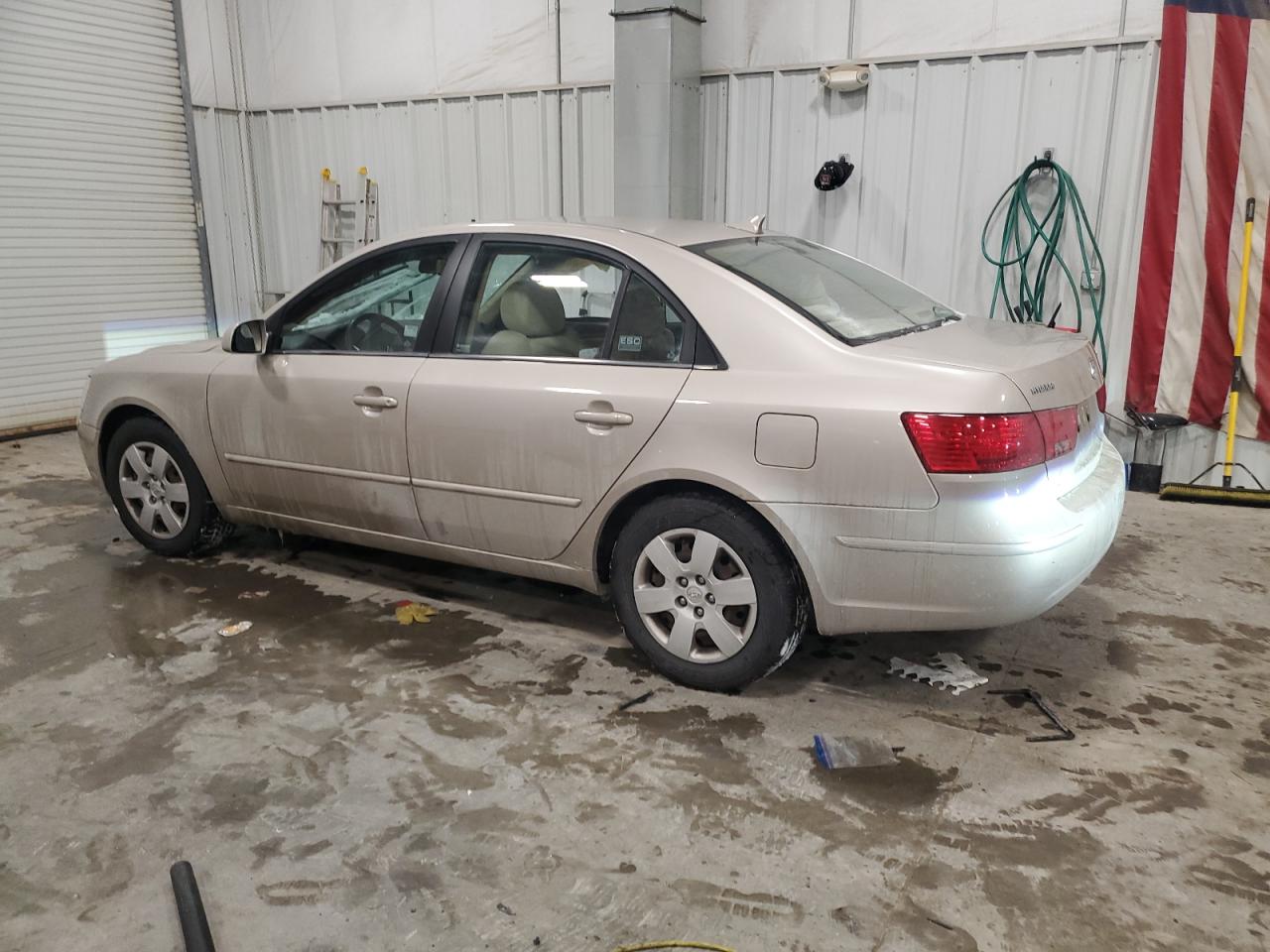 2009 Hyundai Sonata - Image 2