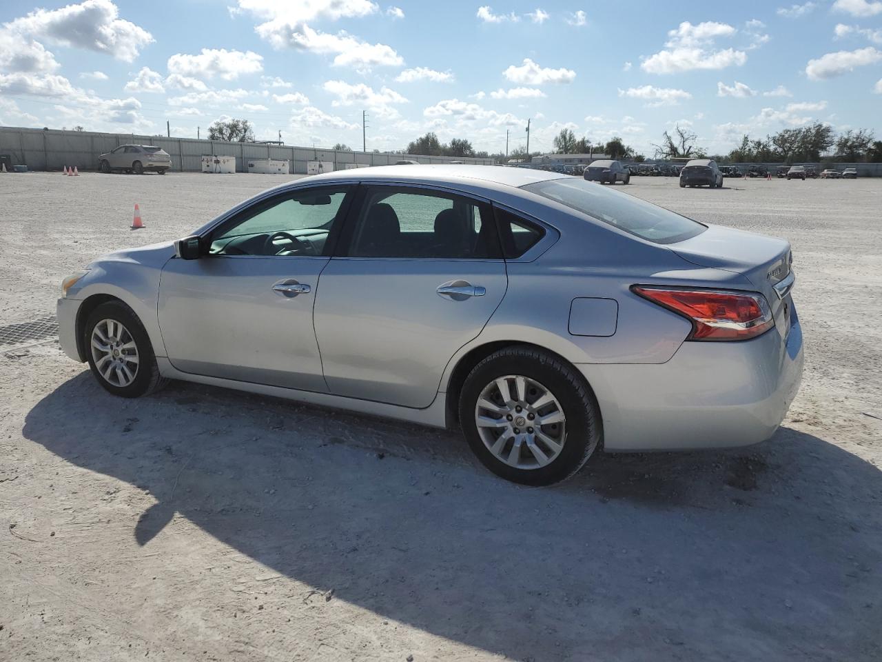 2015 Nissan Altima - Image 2