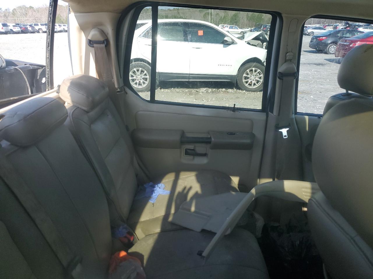 2004 Ford Explorer - Image 11