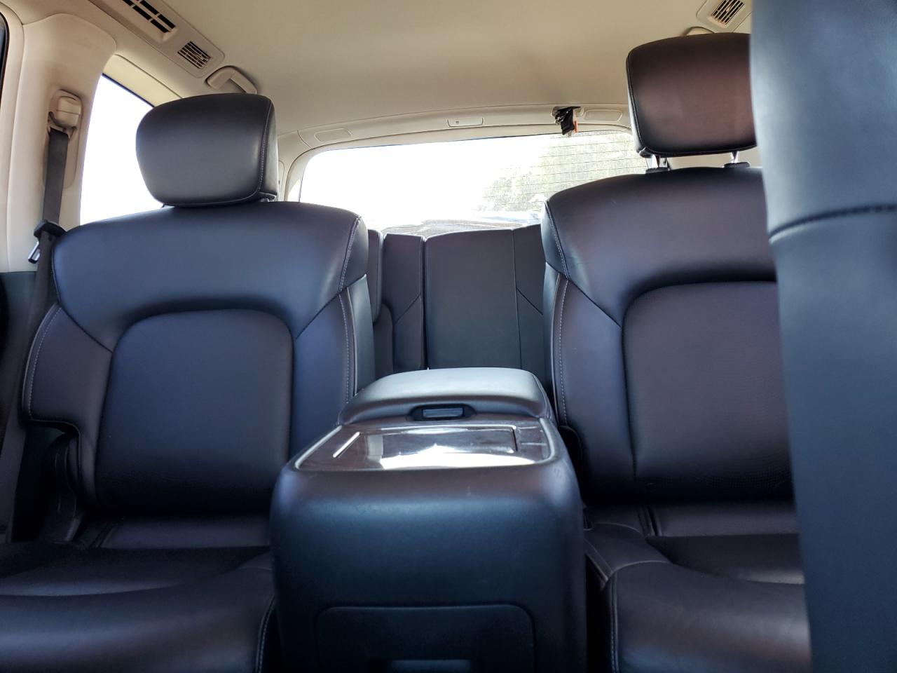 2015 Infiniti QX80 - Image 10