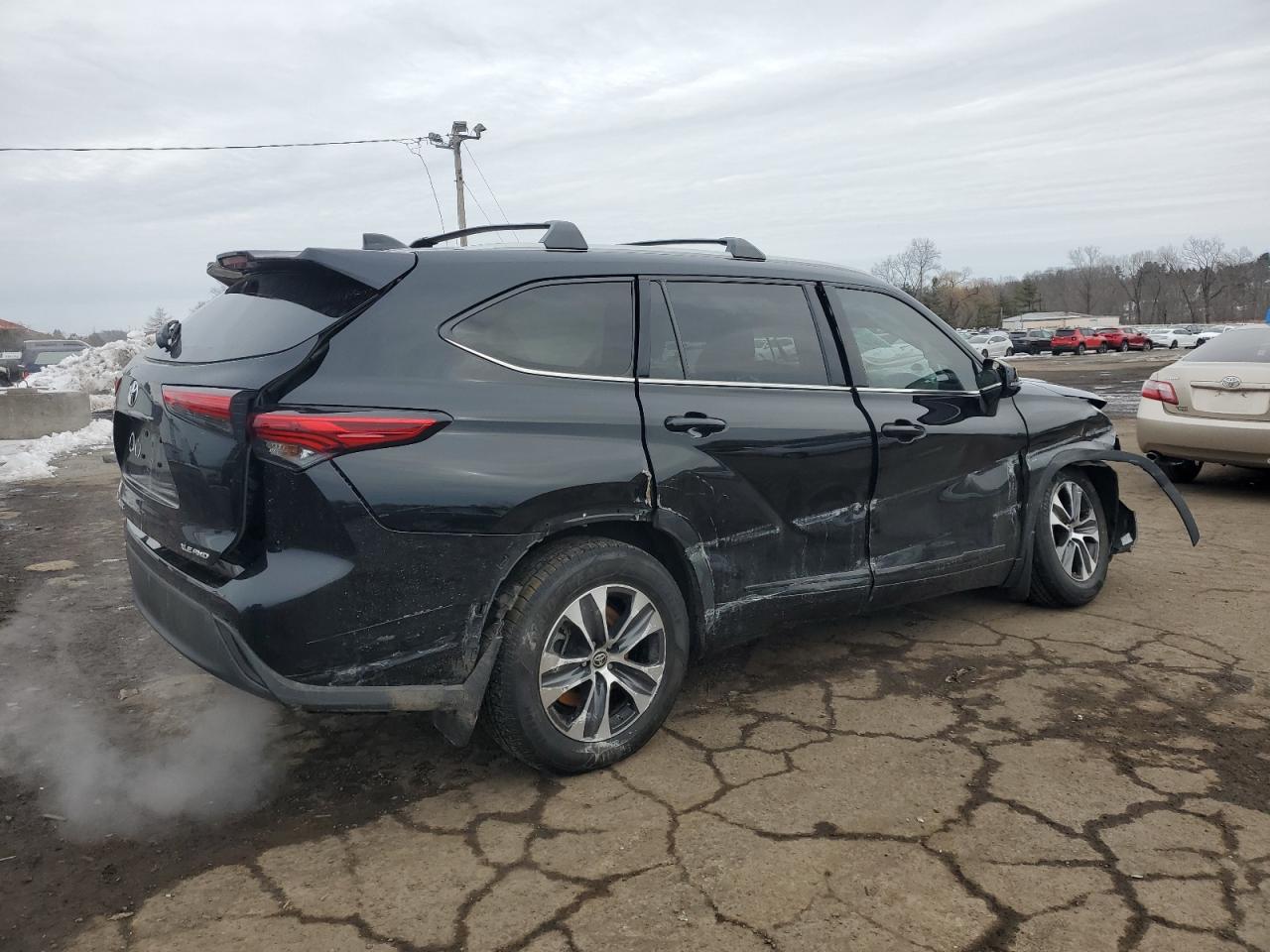 2022 Toyota Highlander - Image 3