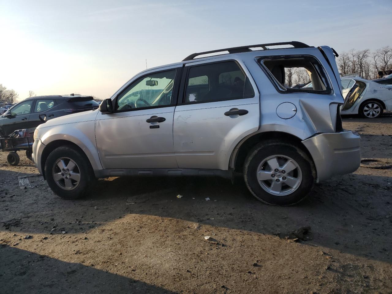 2010 Ford Escape - Image 2