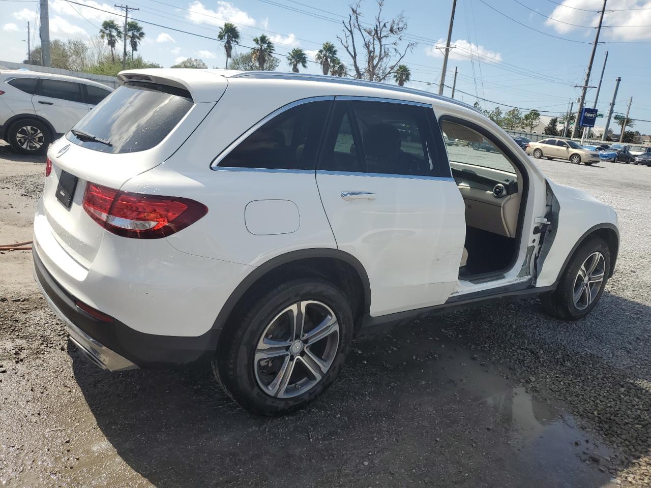 2017 Mercedes-Benz GLC - Image 3