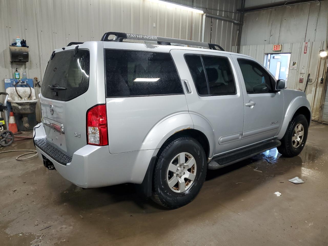 2005 Nissan Pathfinder - Image 3