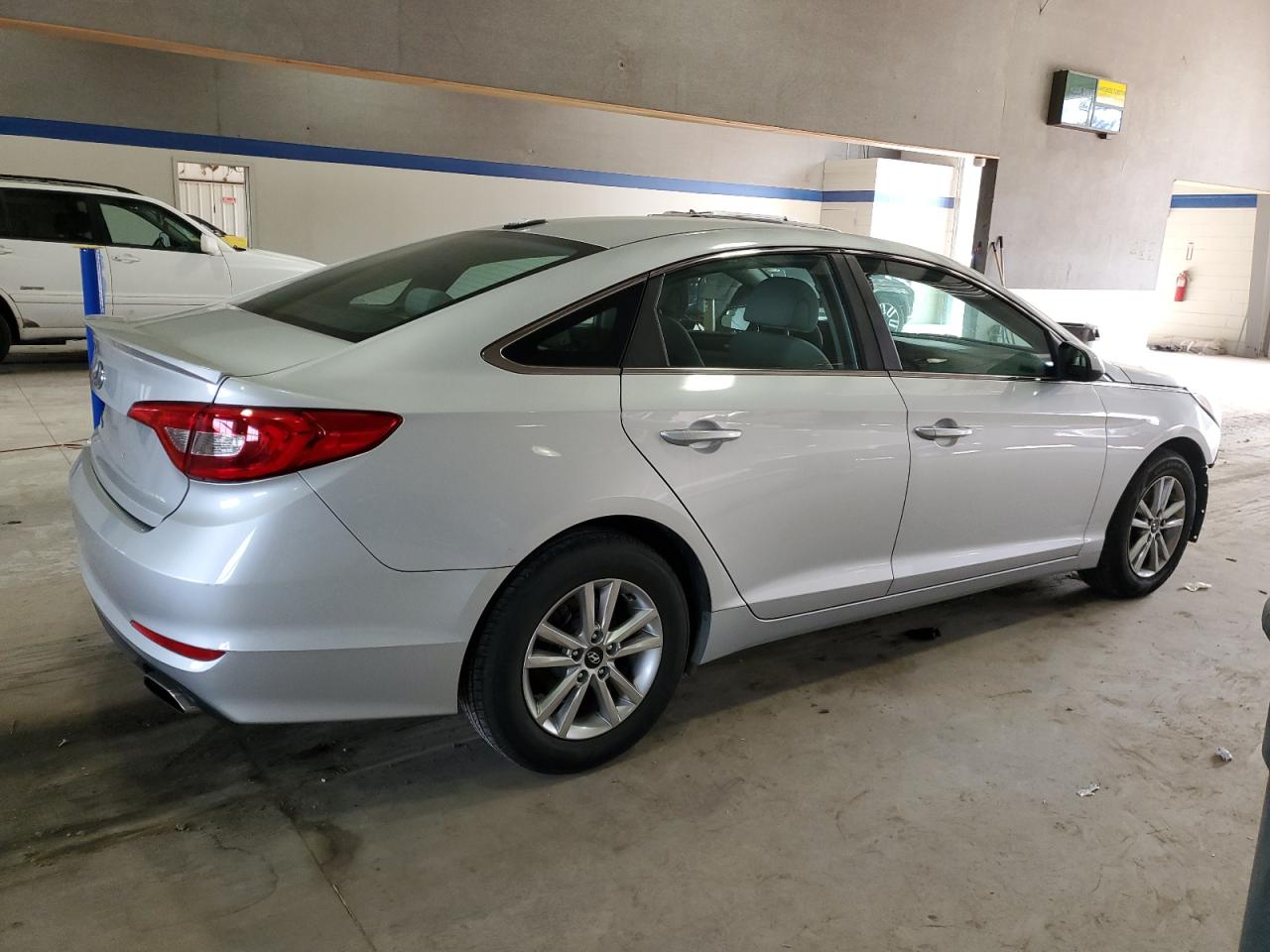 2015 Hyundai Sonata - Image 3