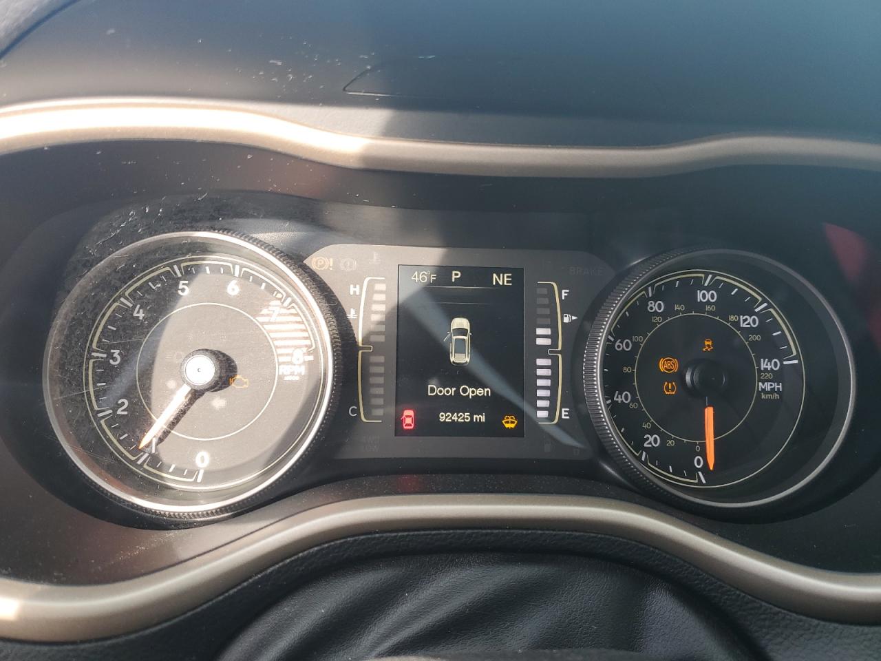 2017 Jeep Grand Cherokee - Image 9